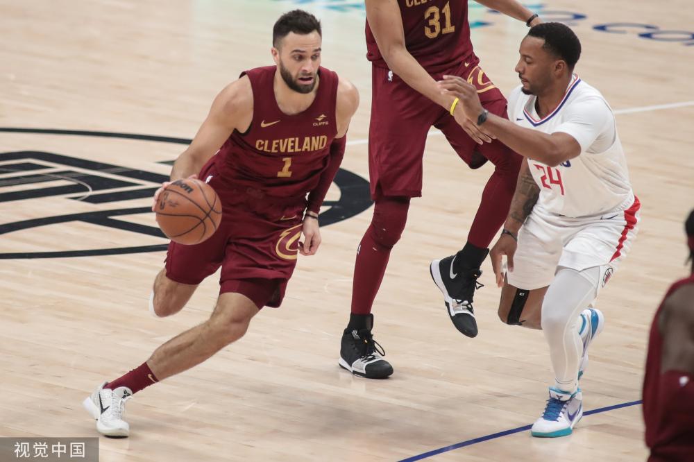 席更偏向防 席更偏向防