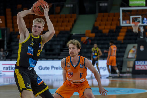 成为全场的 成为全场的